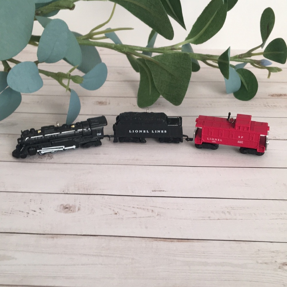 NIB 2022 Lionel 2129WS Freight Set Hallmark Keepsake Ornaments